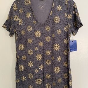 NWT Apt. 9 Snowflake V-Neck Tee (Small)Apt. 9 Gray and Gold Chemise